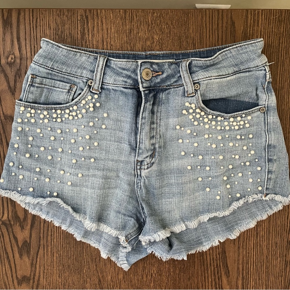 Cutoff shorts with pearl detail from Lulu’s